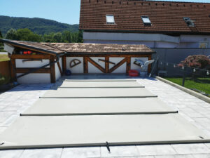 Poolabdeckung hellgrau – Robuster und stilvoller Schutz für Ihren Pool – Hochwertige, kindersichere und wetterbeständige Abdeckung für mehr Sicherheit und Energieeffizienz.