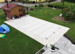 Poolabdeckung lichtgrau für Gärten – Sicherer Schutz für Familienpools – Wetterbeständige, robuste und kindersichere Poolabdeckung für den perfekten Gartenpool.
