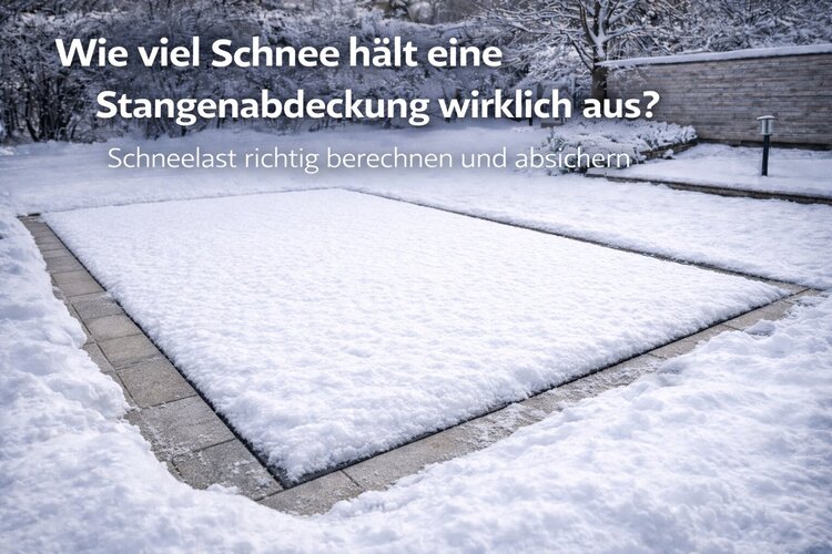 Schneebedeckter Pool im Winter zur Veranschaulichung der Schneelast auf einer Stangenabdeckung